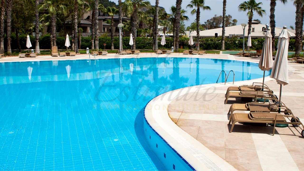 Swimming Pool Tile Setting Contractor in Florida